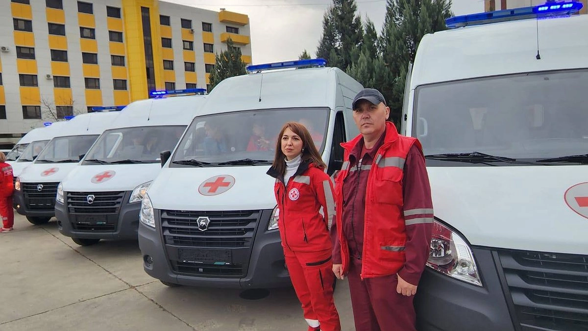 Главная картинка новости: В Новороссийске появились два новых автомобиля «скорой помощи»