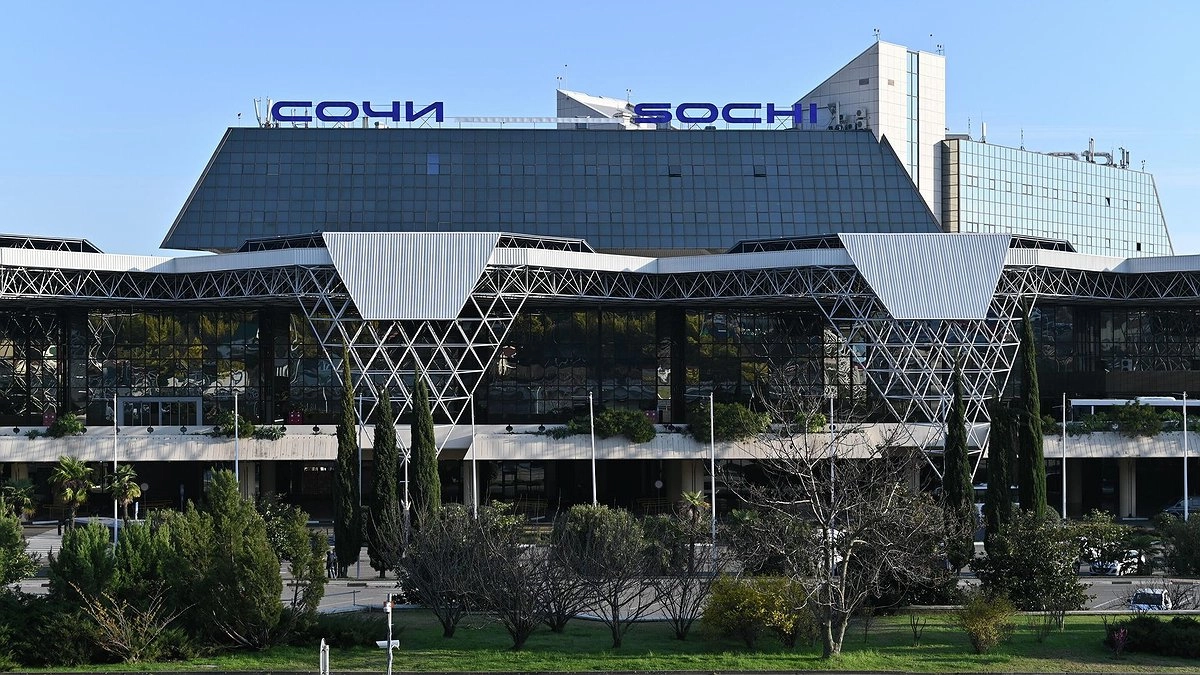 Аэропорт Сочи второй раз за утро закрыли на фоне угрозы БПЛА