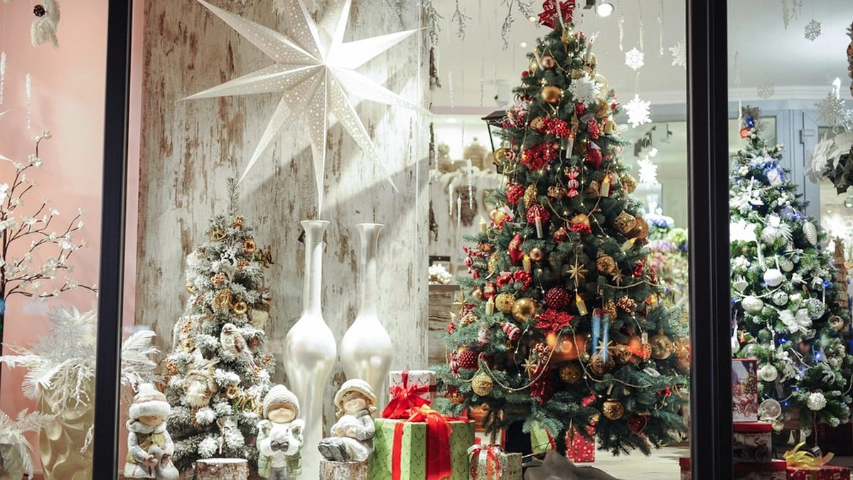 Главная картинка новости: Создай праздник и выиграй 50 тысяч: в Новороссийске стартует конкурс на лучшее украшение фасадов к Новому году