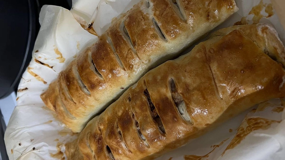 Яблочный штрудель на каждый день: рецепт невероятной вкусноты с хрустящей корочкой