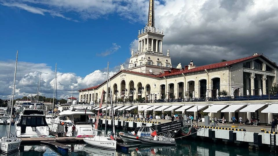 Главная картинка новости: Да хоть в Сочи! Пенсионерам два раза в год обязаны давать бесплатную поездку на курорт