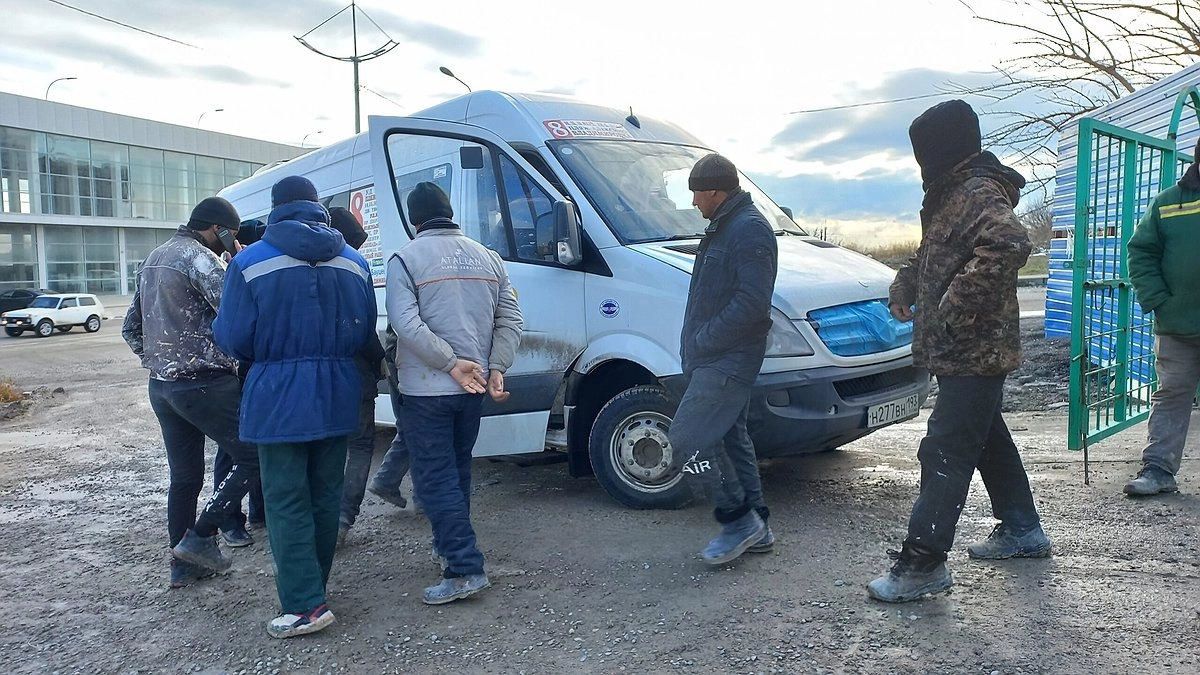 На стройках Новороссийска проверяют гастарбайтеров