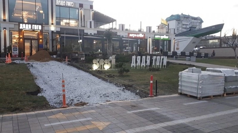 Новороссийск: строительство пешеходной дорожки на набережной вызывает вопросы у жителей