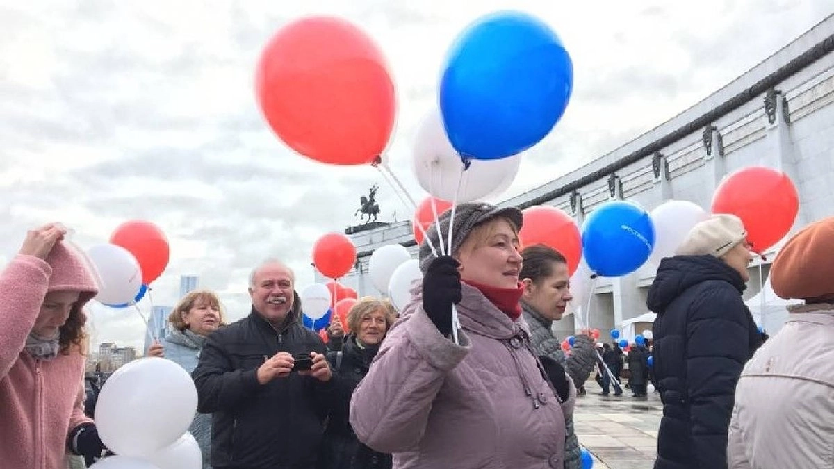 Главная картинка новости: В ноябре новороссийцы будут отдыхать 4 дня подряд