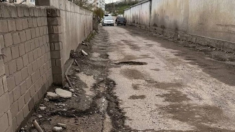 Жители Новороссийска требуют срочного ремонта дороги на улице Стартовой