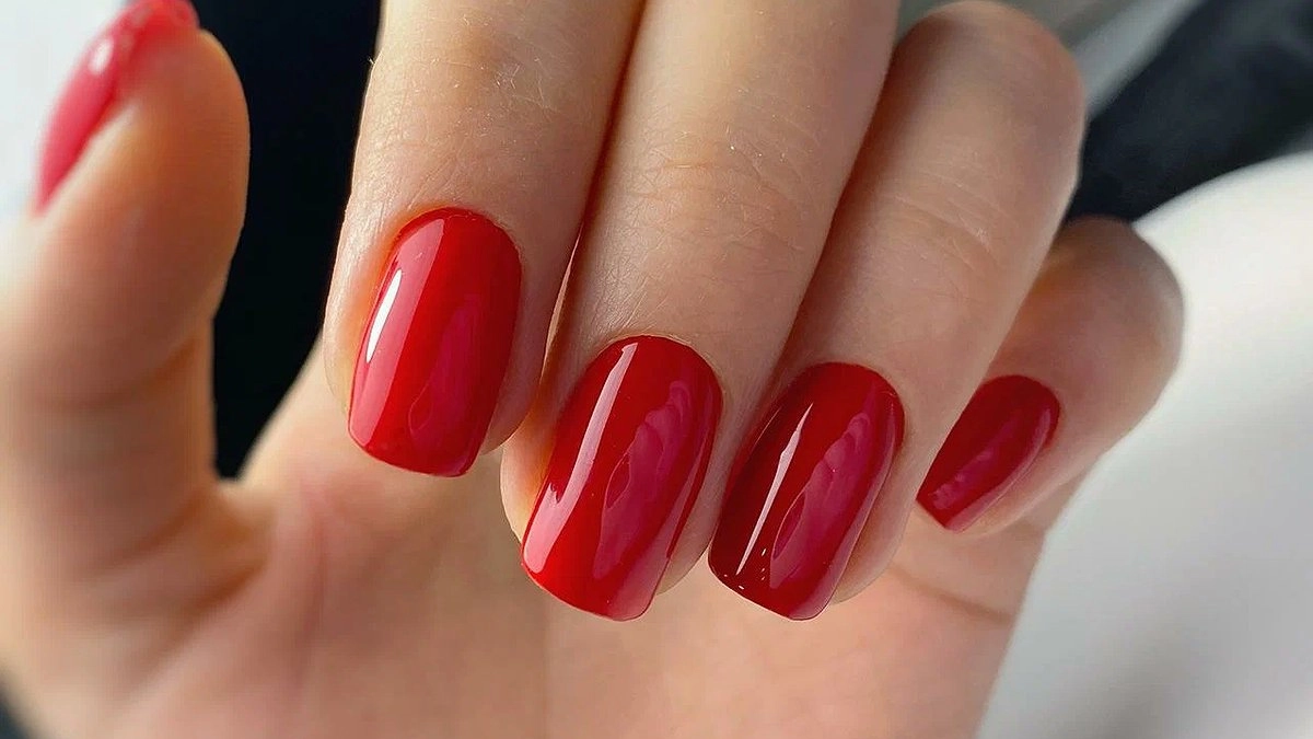 Астрологи назвали главный цвет ноября для маникюра: привлечете любовь и изобилие