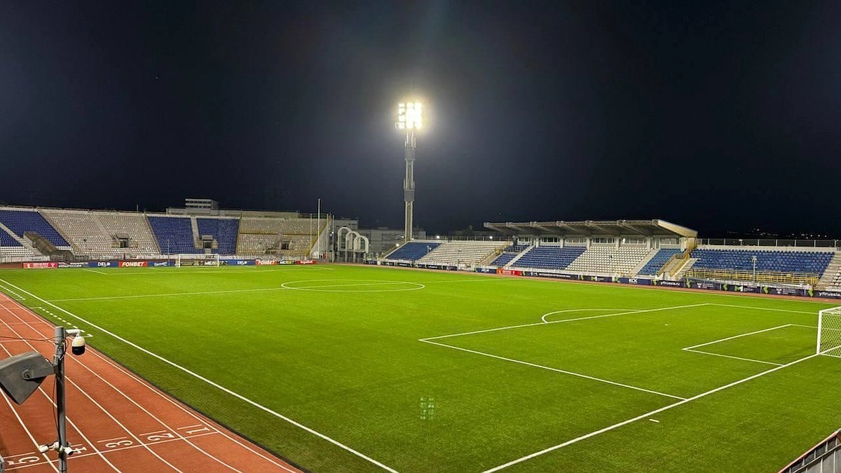 Главная картинка новости: Юные легкоатлеты Новороссийска тренируются в темноте: когда включат свет