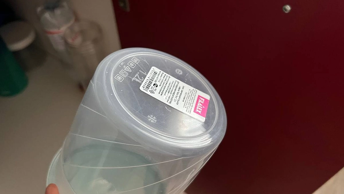 "Раздосадованы липкими следами от наклеек:?": этот гениальный трюк удалит всё за 60 секунд без усилий