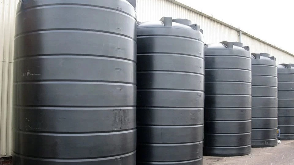 Главная картинка новости: Из Анапы под Новороссийск на эвакуаторе увезли краденный резервуар для воды