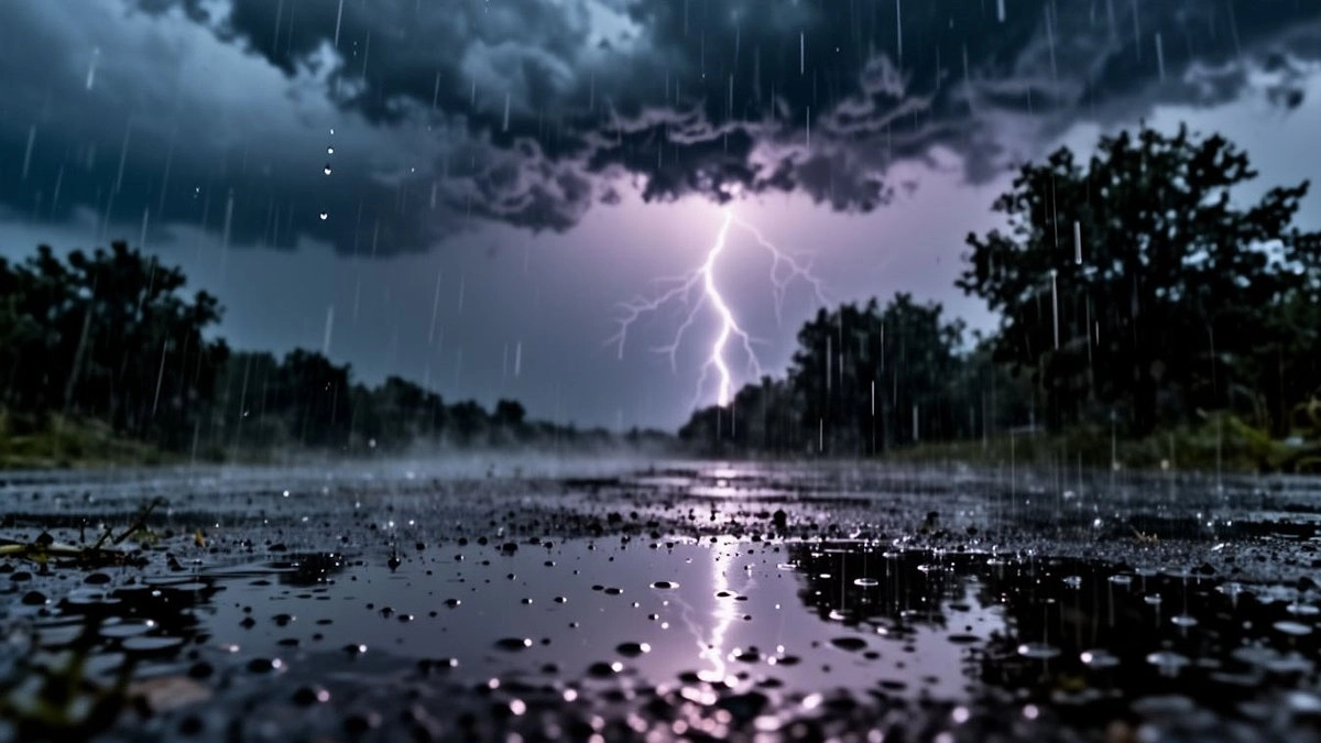 На Новороссийск в майские праздники обрушатся ливни с градом и ветром до 20 м/с