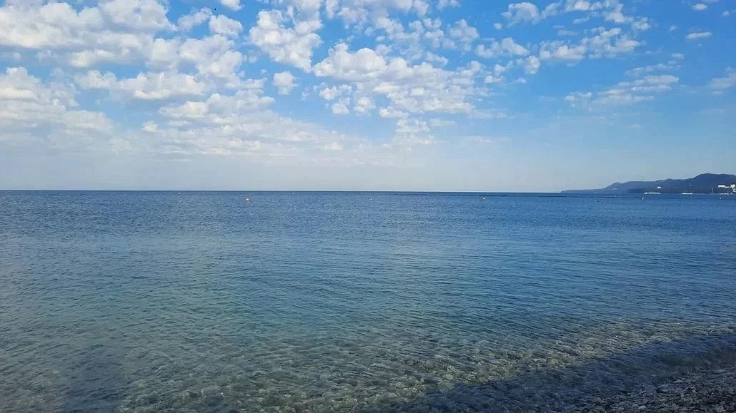 Чёрное море у берегов Кубани прогревается, но до комфортного купания далеко