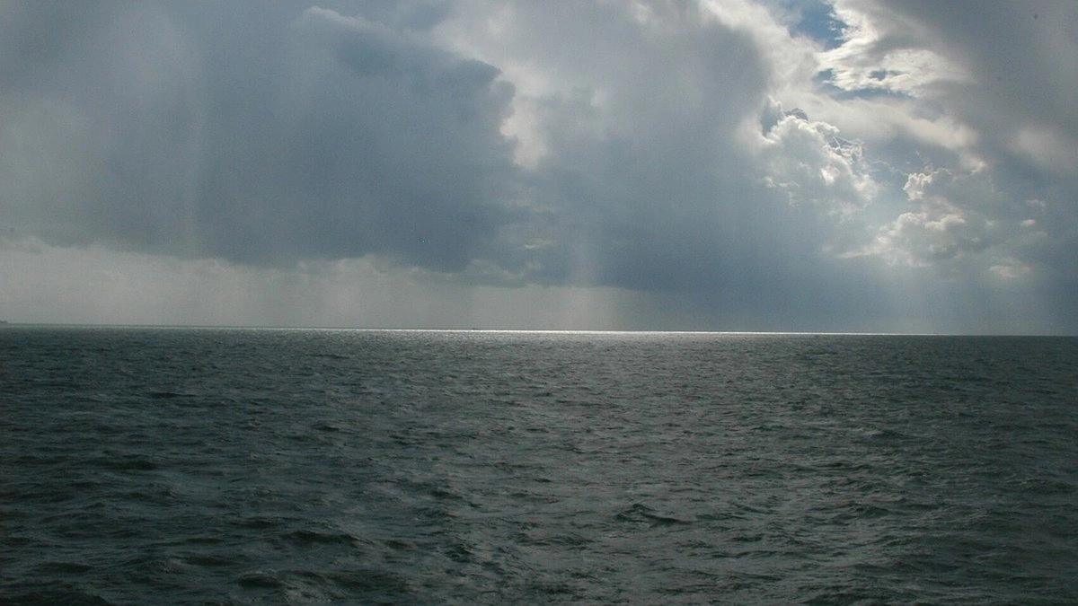 Главная картинка новости: На выходных на Черноморском побережье ожидаются кратковременные дожди и гроза