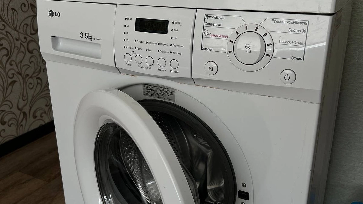 Почему нельзя стирать две вещи подряд: главная ошибка, которая убивает стиральную машину