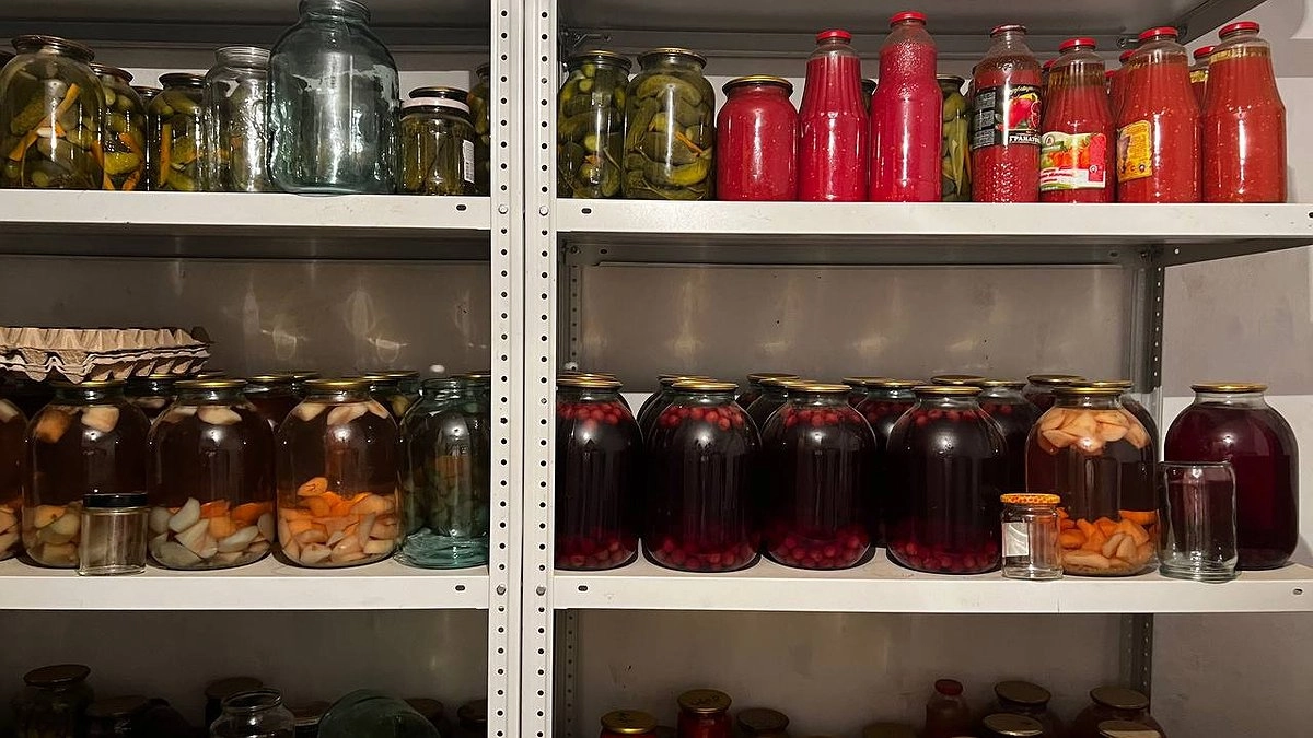 Огурцы на зиму закручиваю только так. Не остается даже рассола. Все, кто пробует, молят дать рецепт. Это лучшие хрустящие огурчики