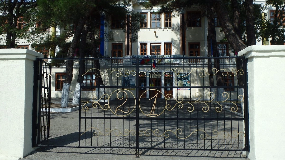 В центре Новороссийска реставрируют фасад исторического здания