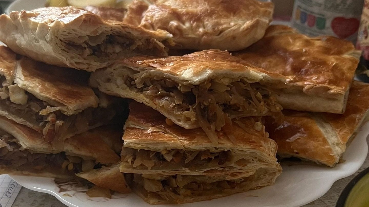 Королевский десерт за 5 минут: как приготовить идеальный пирог без муки и духовки