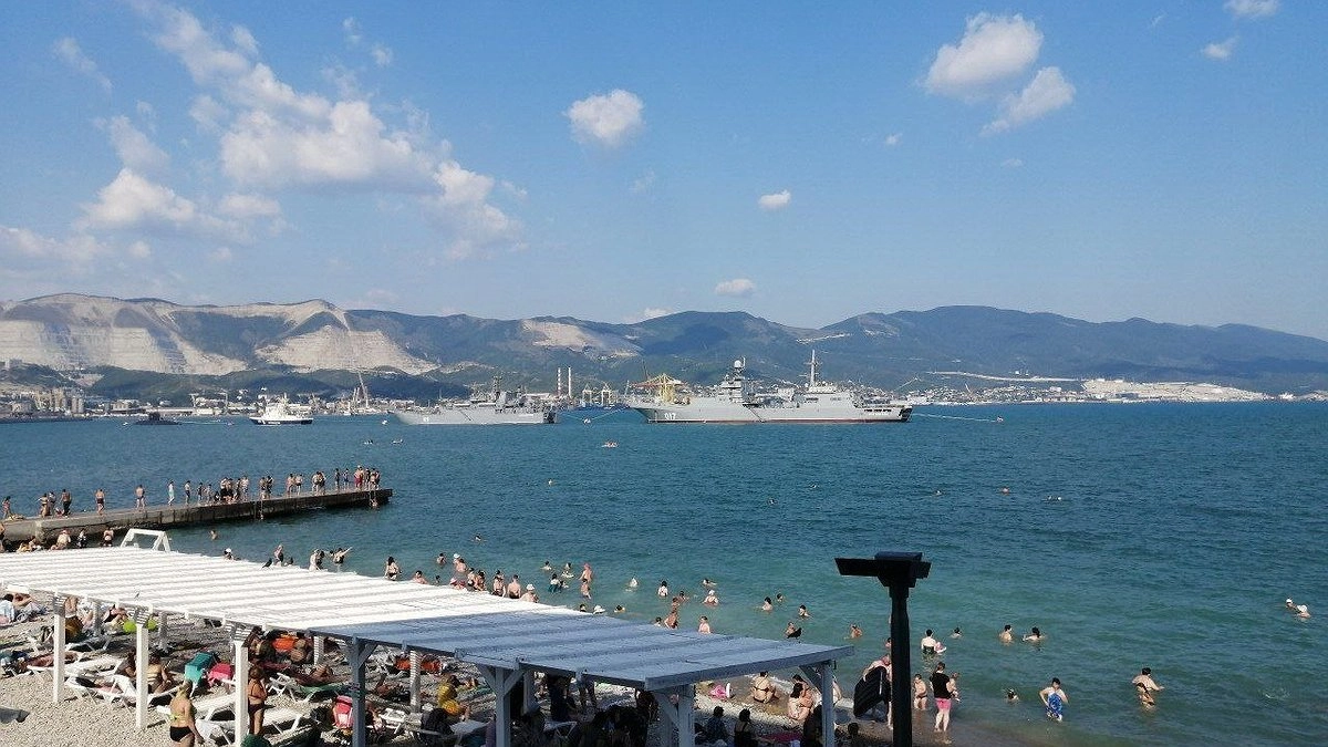 Главная картинка новости: Учения в порту Новороссийск сегодня: что происходит и стоит ли волноваться