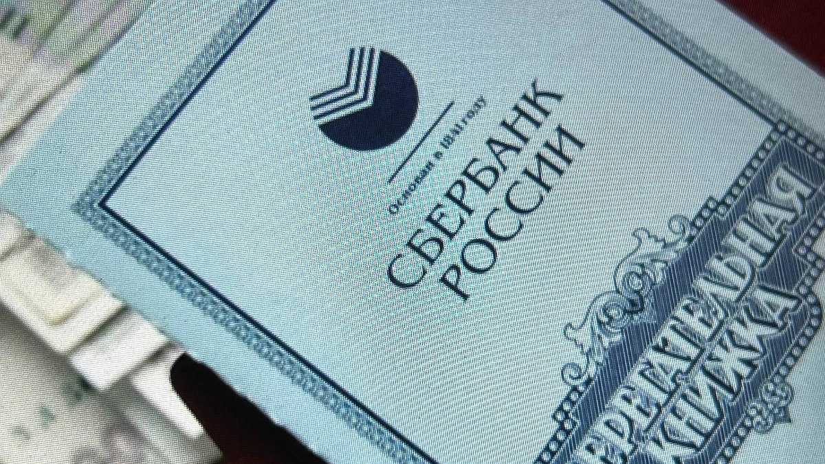 Сберкнижка — прошлый век: Разбираем, почему пожилые люди закрывают старые счета