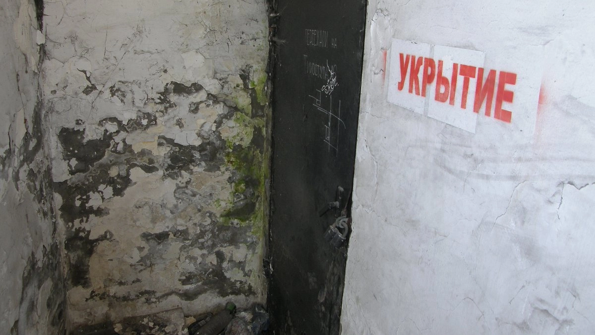 Главная картинка новости: Тревожные гудки над городом: Новороссийск ночью дважды вспоминал, где спрятаться