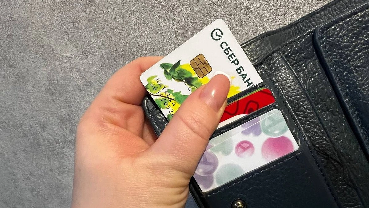 Главная картинка новости: В одно только касание: приложили банковскую карту к смартфону — денег не стало. Даже глазом не успели моргнуть