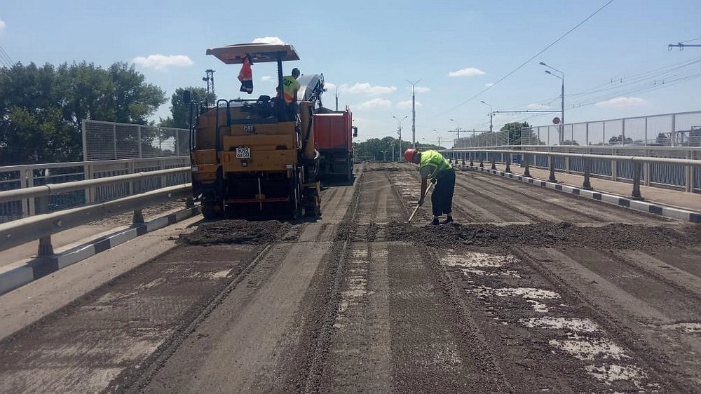 В Новороссийске до 1 июля залатают ямы на 40 улицах, мэр потребовал восстанавливать покрытие за двое суток после разрытий