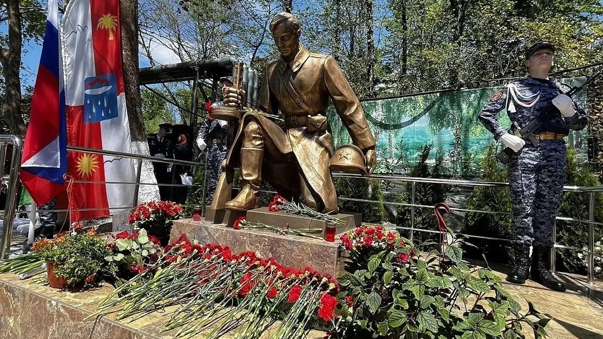 В День Победы в Сочи открыли памятник героям Великой Отечественной войны