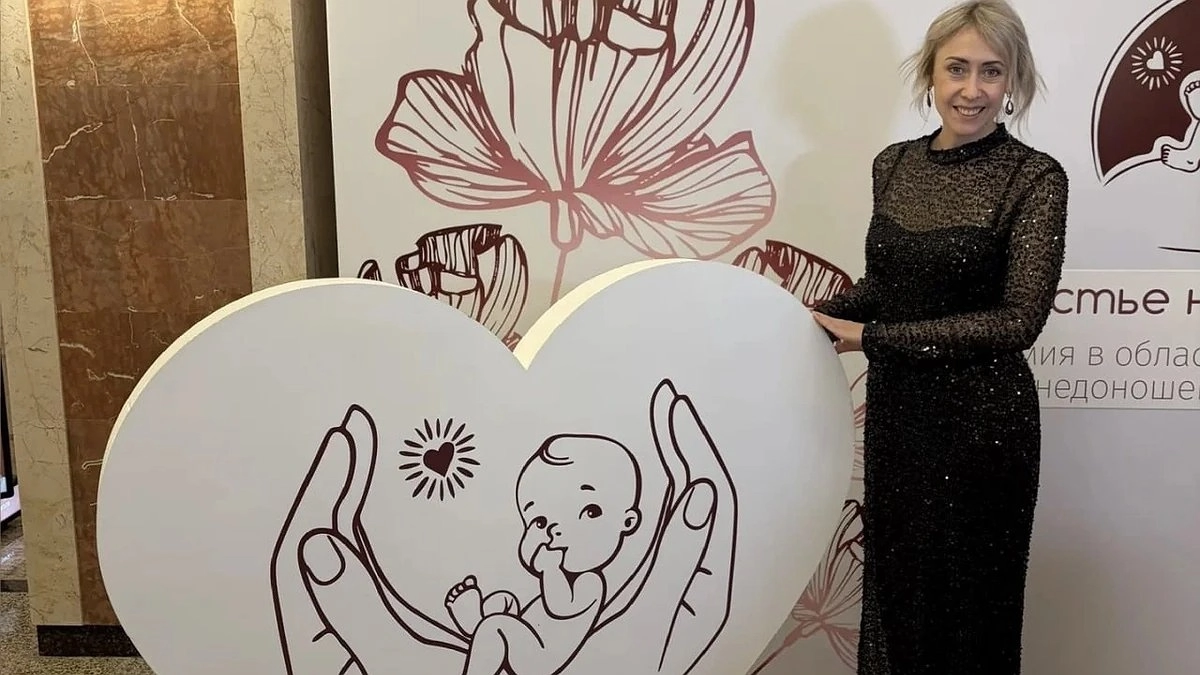 Главная картинка новости: Детские ладошки как высшая награда: неонатолог из Армавира стала лучшей в России