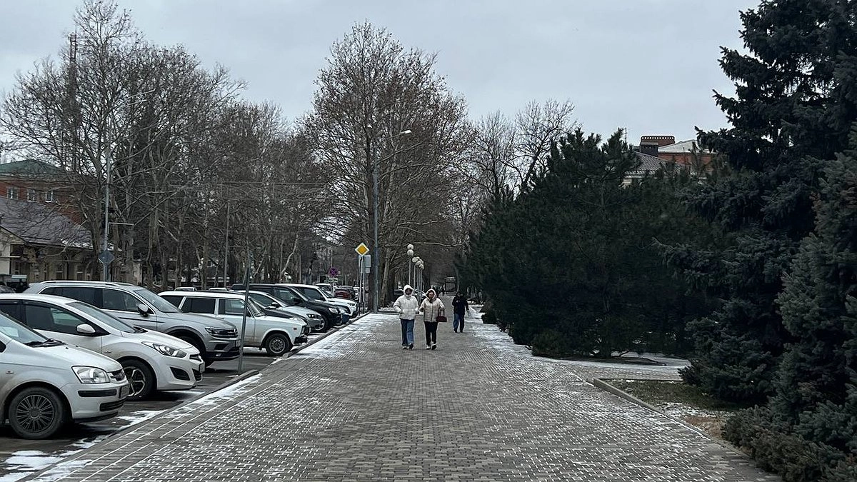 В Новороссийске тротуарная плитка просела после ремонта водопровода