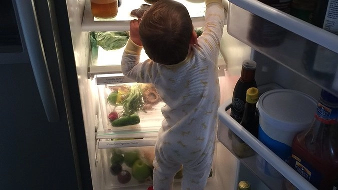 Главная картинка новости: Главная ошибка многих хозяек: какие продукты категорически нельзя хранить на дверце холодильника