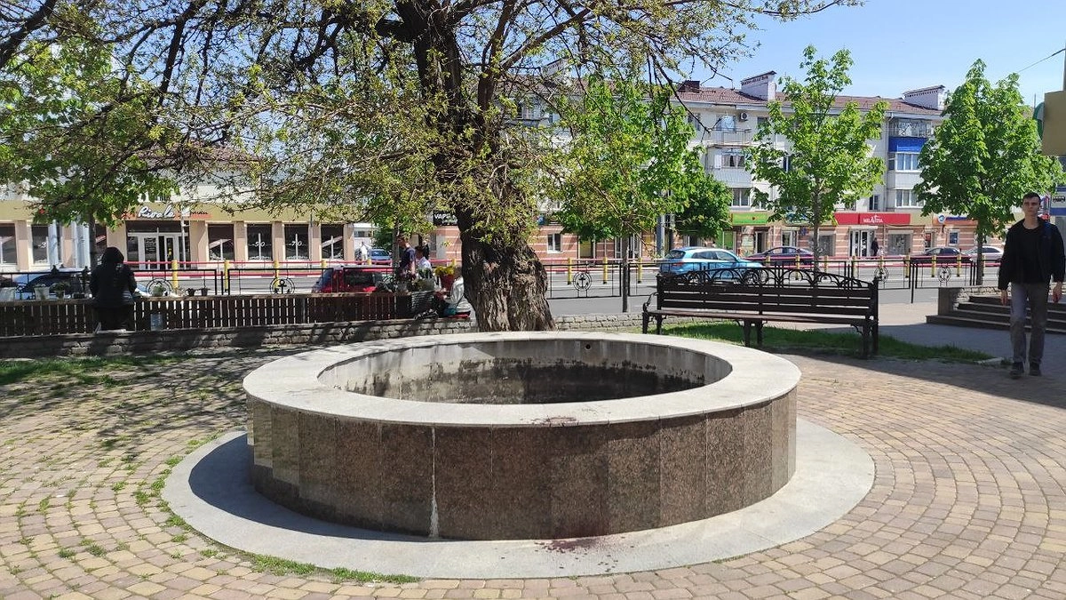 Главная картинка новости: Фонтан в Центральном районе Новороссийска обновят почти за полмиллиона