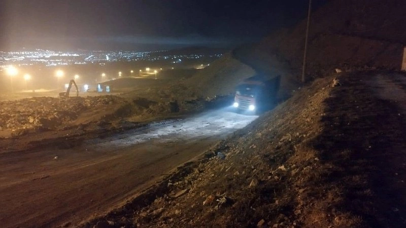 Пожар на мусорном полигоне: самосвалы нарушают запреты для экстренной ликвидации возгорания