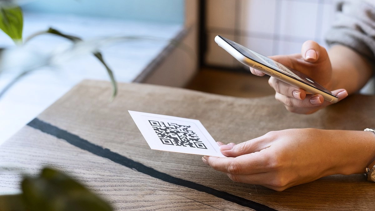 QR-ловушки на улицах города: как мошенники обкрадывают прохожих через СБП — три схемы и инструкция, как не попасться
