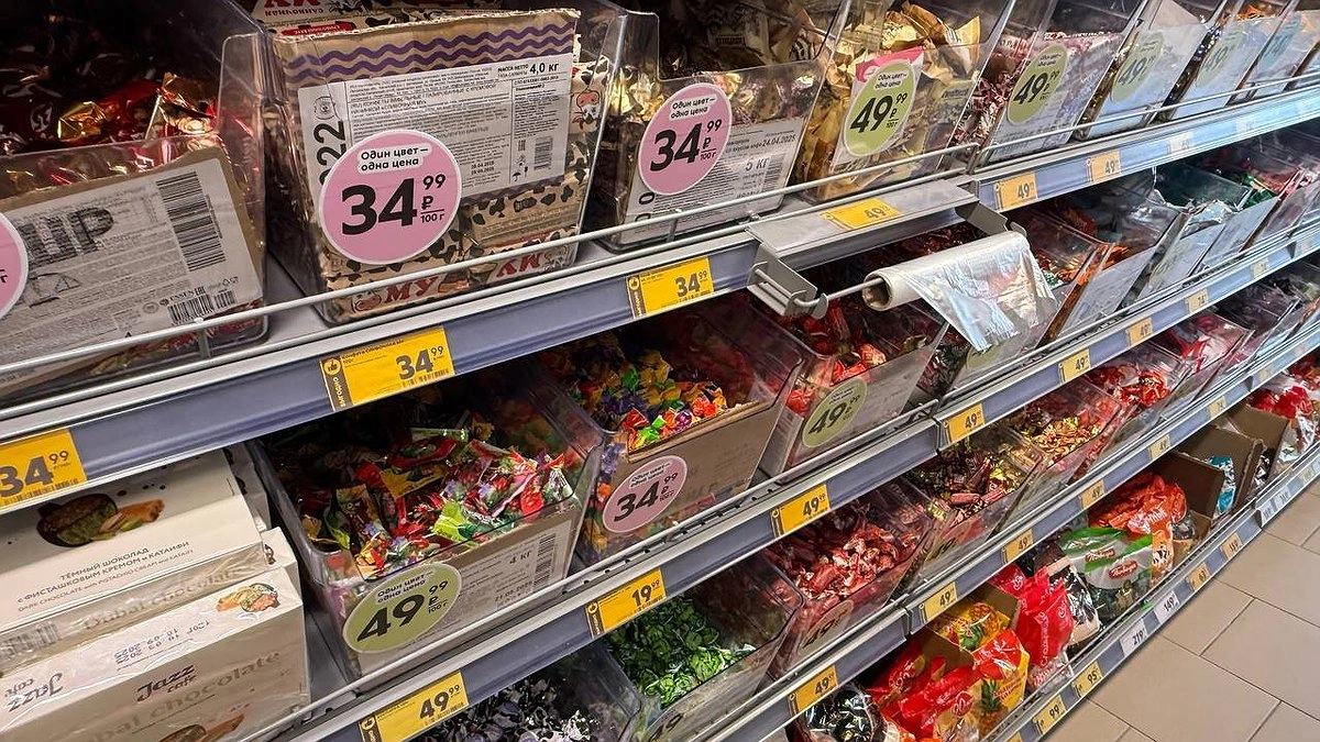 За этими мини-конфетками хожу только в "Пятерочку": супер шоколадные, очень милые и очень вкусные - трачу не больше 100 рублей