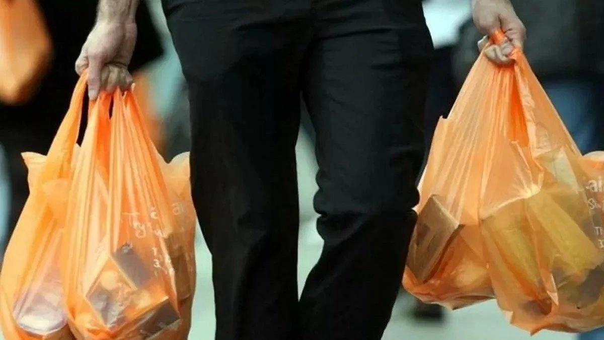 Вот почему нельзя использовать магазинные пакеты для отходов! Выбрасываете мусор — губите здоровье