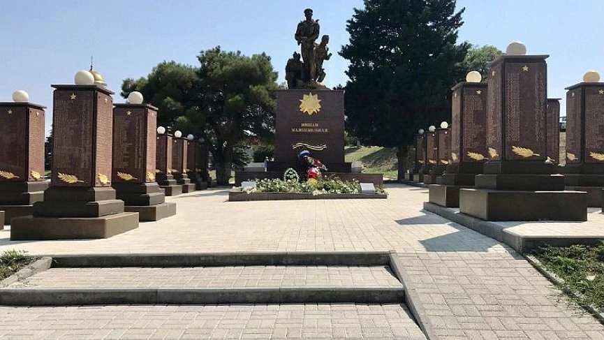 Главная картинка новости: Два воинских захоронения Новороссийска восстановили