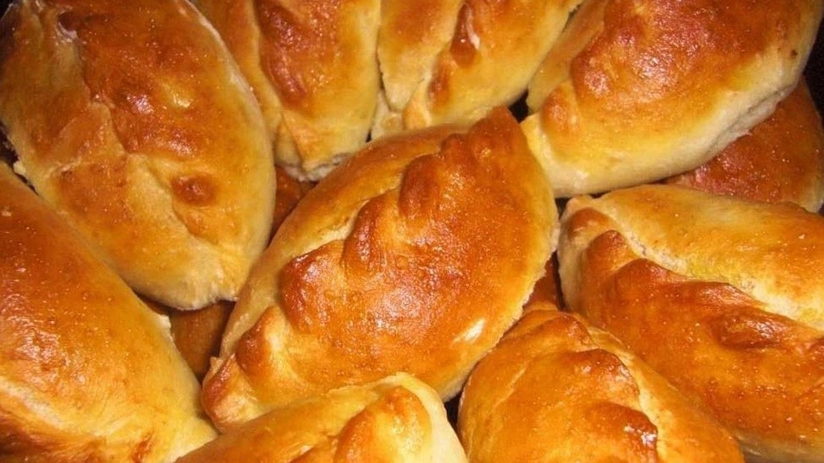 Секрет идеальных пирожков: чем смазать, чтобы блестели без яйца