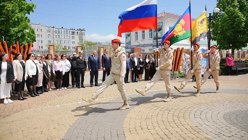 На бульваре Победы в Новороссийске прошел парад дошкольников «Бравые солдаты»