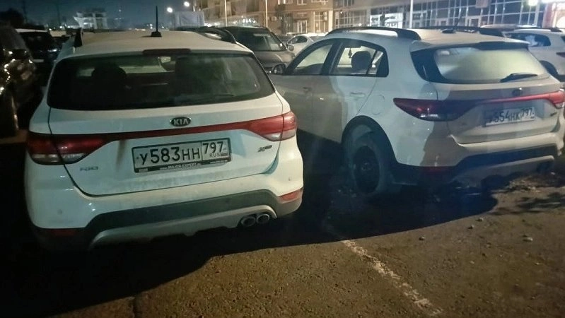 Главная картинка новости: Проблема парковки в ЖК «Красина»: жильцы недовольны захватом территории каршеринговой компании