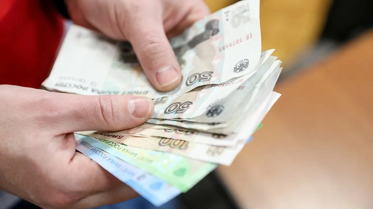 Главная картинка новости: Каким бюджетникам повысят оклады уже этой осенью: опубликован список категорий