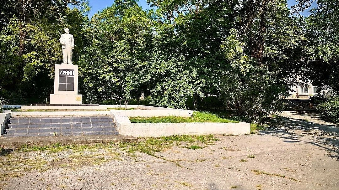 Танцплощадка и летний кинотеатр: в пригороде Новороссийска реконструируют парк