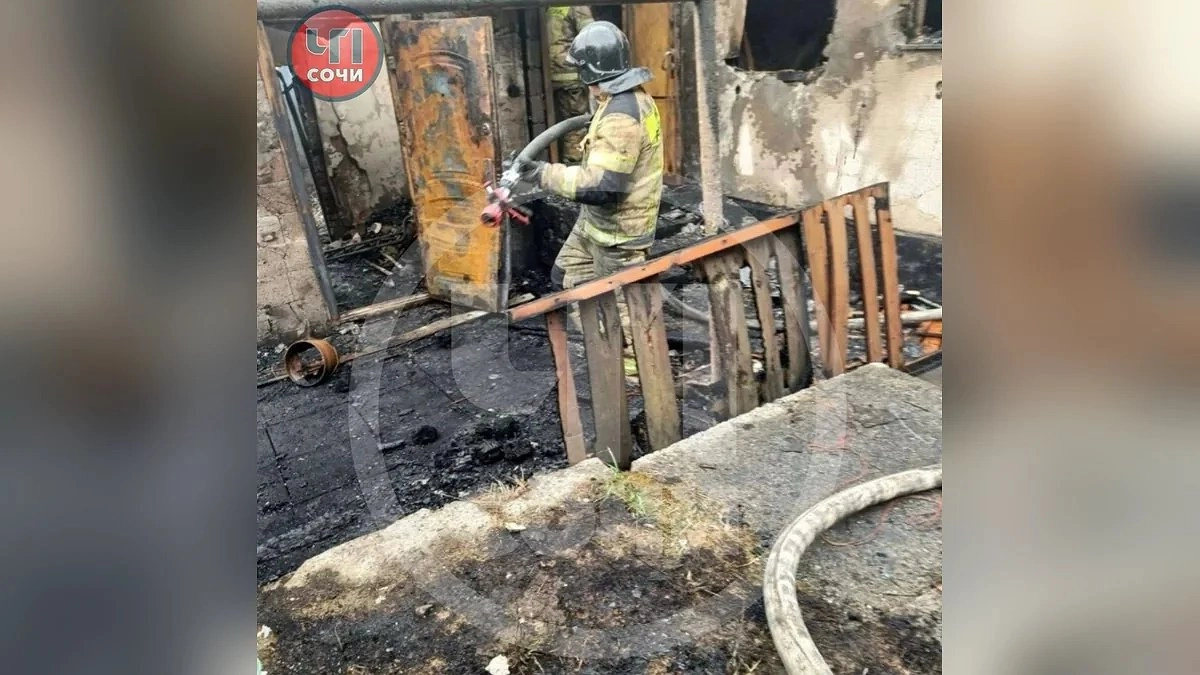 Ночной ад на Тульской: в Сочи огонь уничтожил частный дом за час — 150 квадратов сгорели дотла