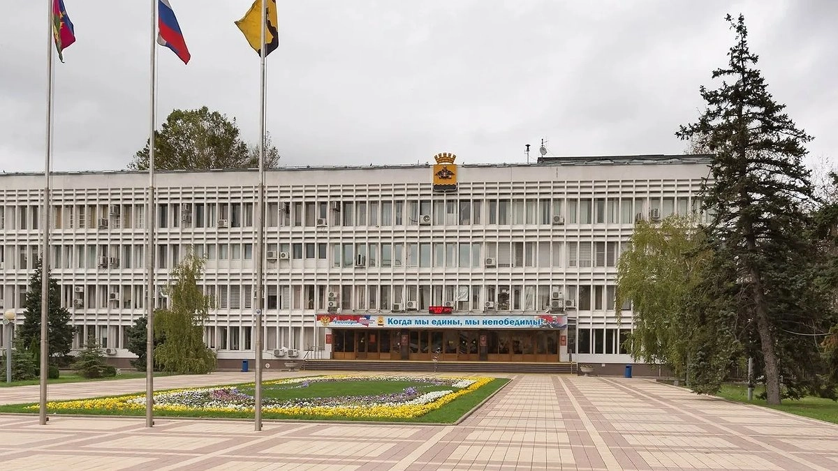 Главная картинка новости: Большинство новороссийцев довольны работой мэра, но критикуют водоснабжение: итоги опроса жителей