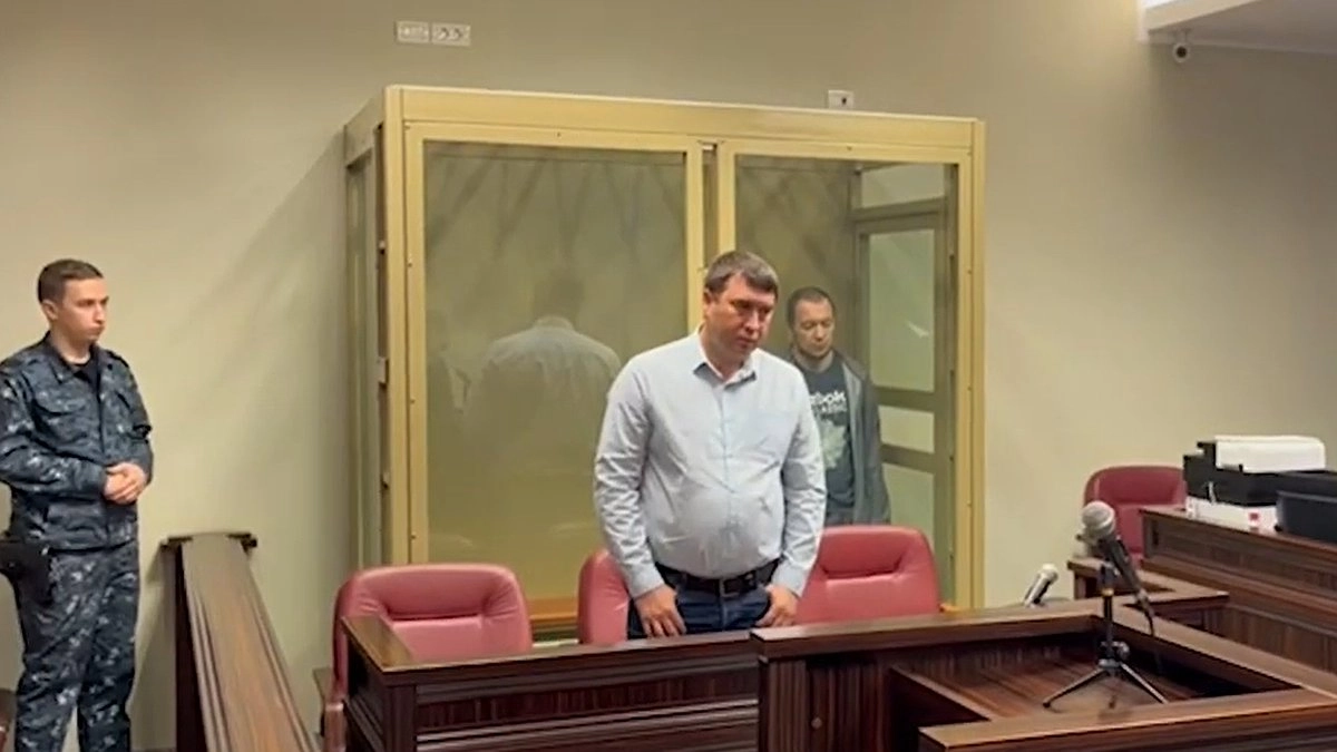 Главная картинка новости: Новороссийца осудили на 13 лет за убийство двух человек: в суде он заявил, что на него напали из-за разногласий по поводу СВО
