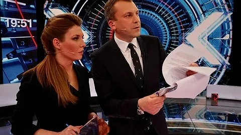 "Убрать их немедленно": зрители больше не хотят видеть этих ведущих на экранах - называют позорными