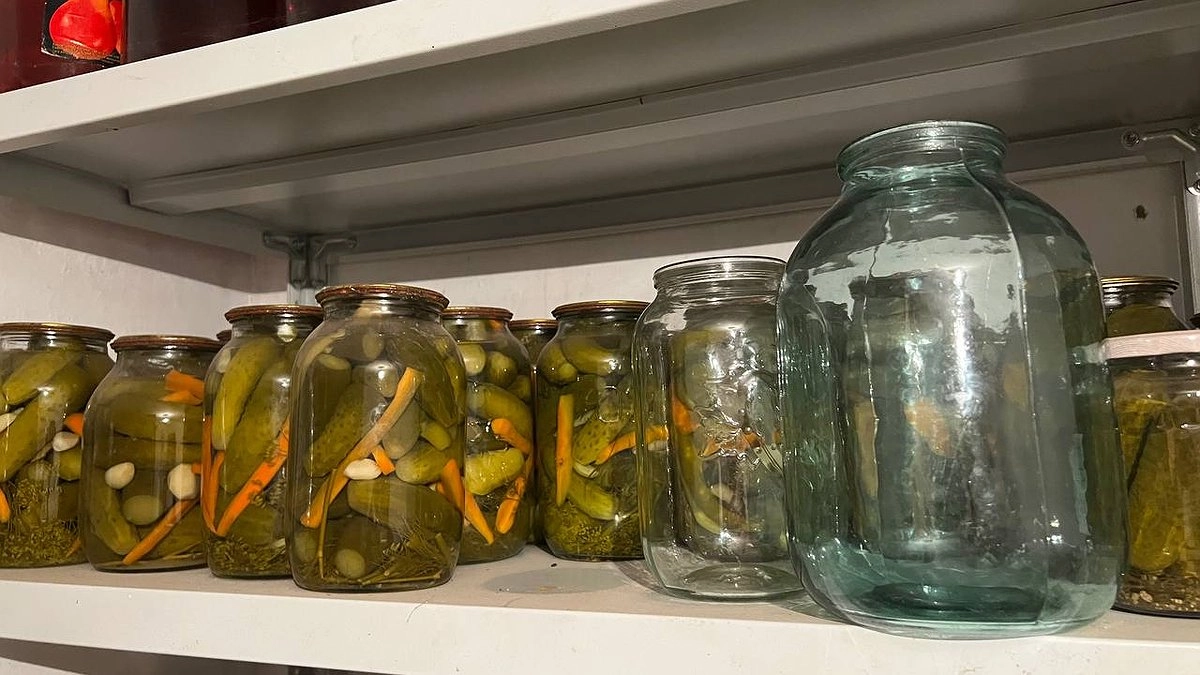 Невероятно ароматные и хрустящие малосольные огурцы, которые в нашей семье называют божественными: они будут вашим любимым рецептом