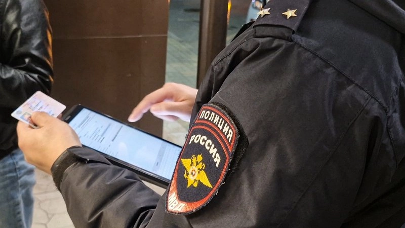 700 литров палёного и 372 «одноразки»: новороссийские полицейские накрыли торговцев контрафактом в Южном районе