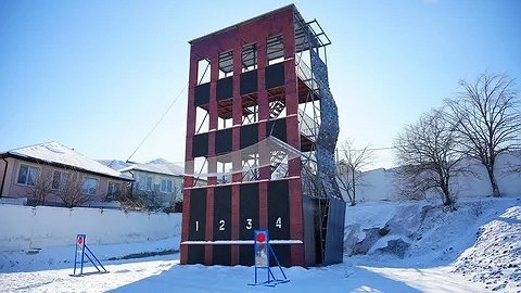 От скалодрома до спортивных баталий: в Новороссийске появился уникальный спортивный объект для героев и школьников