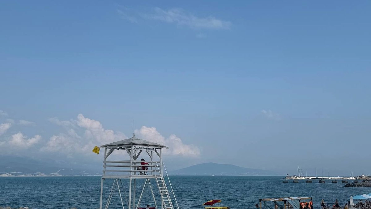 Главная картинка новости: Новороссийск сегодня: дожди, грозы и никакого солнца — как пережить этот день с комфортом