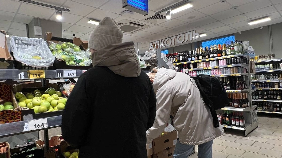 Собираю новогодний стол без переплат: что я покупаю уже сейчас, а что подождет до декабря