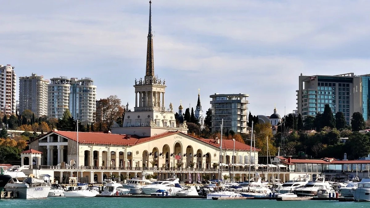 Главная картинка новости: Куда поехать на ноябрьские: Сочи, Краснодар и Геленджик вошли в топ-10 городов России